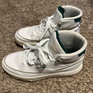 Reebok White and Green club c geo mid Top Sneakers z
